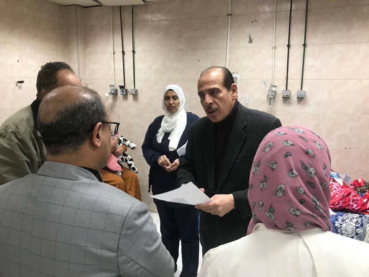 نائب وزير الصحة يتفقد منشآت طبية بالجيزة ويوجه بإحالة إدارة مستشفى إمبابة العام والمتغيبين للتحقيق