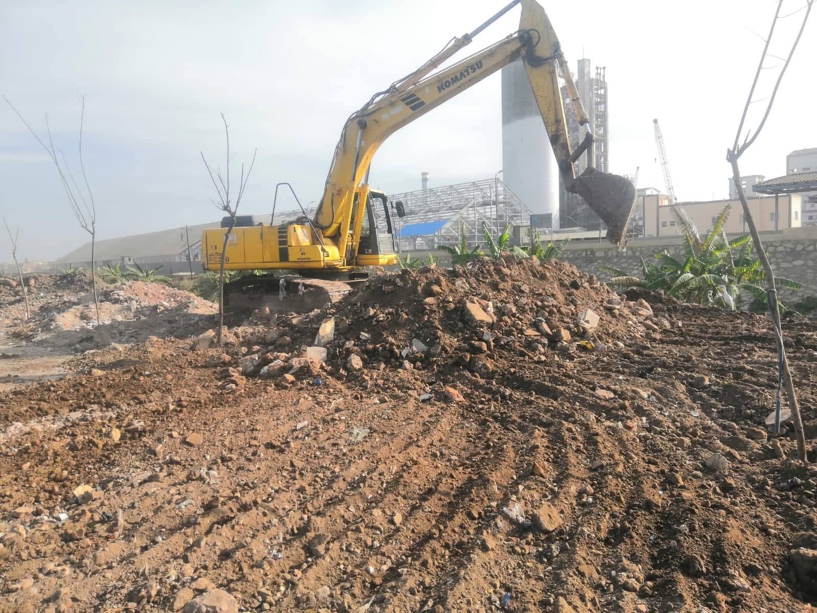 محافظ الدقهلية يعلن حربًا على مخلفات الهدم ويرفع 430 طن بالمنصورة وطلخا