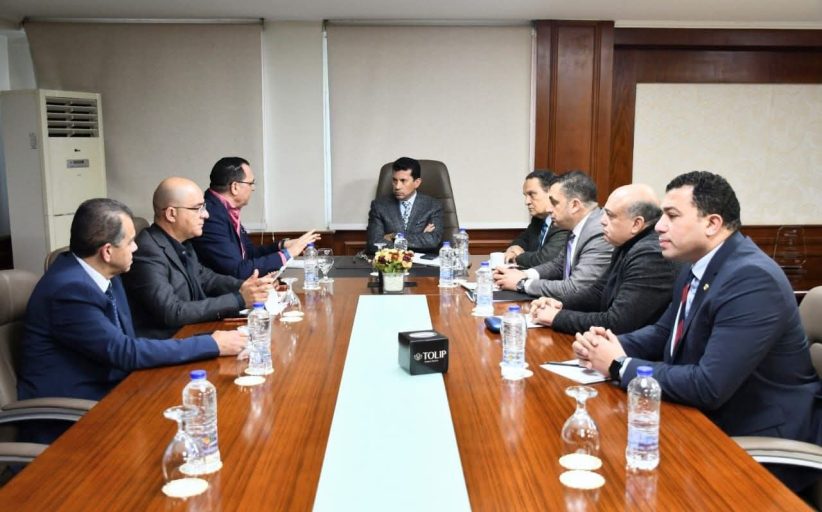 وزير الشباب والرياضة يبحث إجراءات التحول الرقمي للملف الطبي الرياضي وإتاحة الكود الموحد