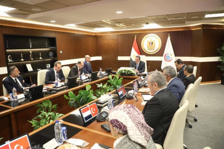 نقلة نوعية في الرعاية والتدريب والسياحة العلاجية..وزير الصحة يتابع مع وفد تركي تنفيذ «مدينة العاصمة الطبية»