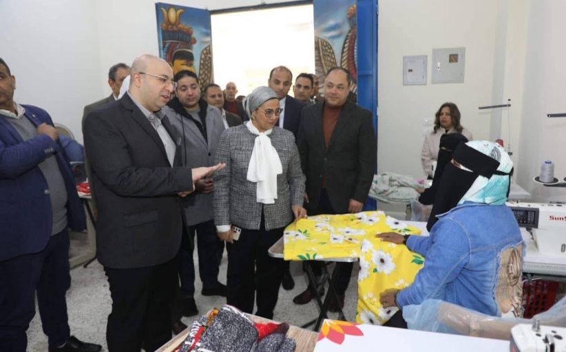 رئيس هيئة تنمية الصعيد يفتتح مركز ميدوم لتنمية المهارات التراثية والحرفية بعزبة أبو النور