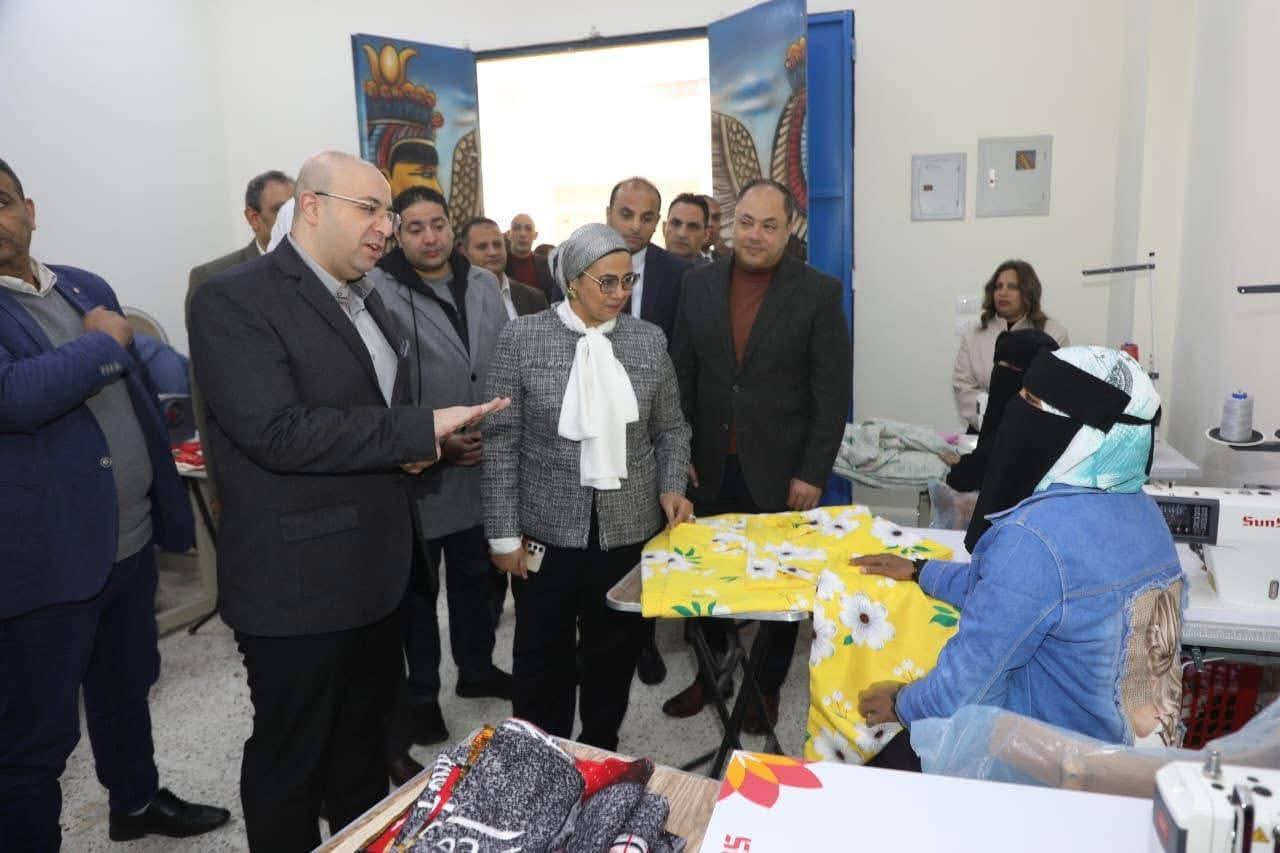 رئيس هيئة تنمية الصعيد يفتتح مركز ميدوم لتنمية المهارات التراثية والحرفية بعزبة أبو النور