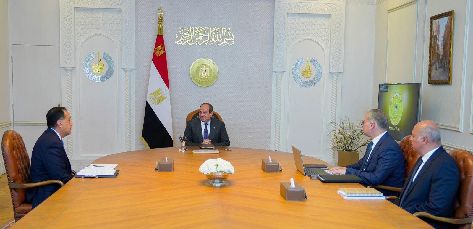 الرئيس السيسي يتابع جهود الحكومة لتأمين احتياجات مصر من الغاز