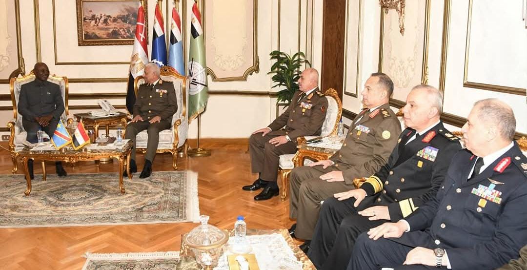 القائد العام للقوات المسلحة يلتقى نائب رئيس الوزراء ووزير الدفاع الوطنى بجمهورية الكونغو الديمقراطية