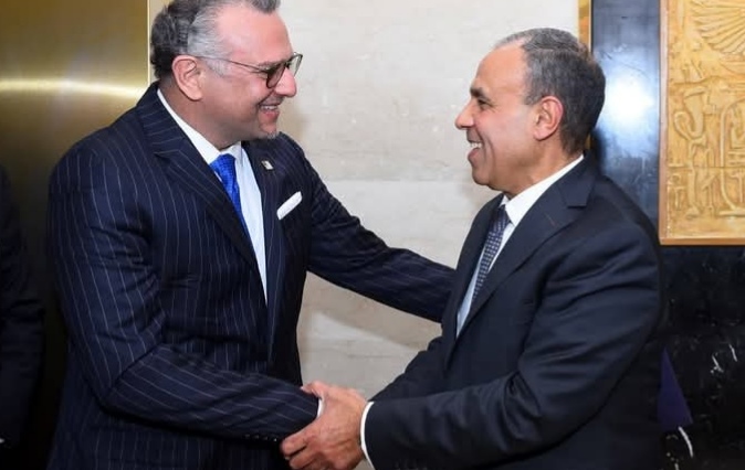 وزير الخارجية يناقش مع كبير مستشاري الرئيس الأمريكي الشراكة الاستراتيجية والقضايا الإقليمية