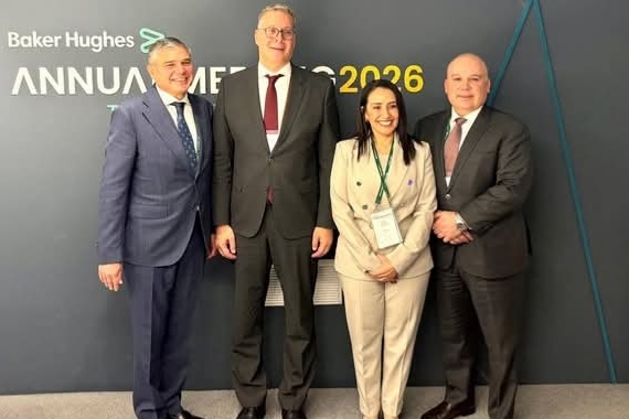 وزير البترول يبحث مع 