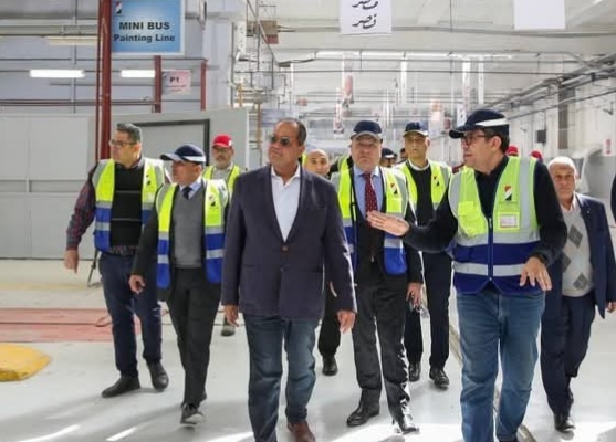 تعرف على أحدث حافلات النصر للسيارات في زيارة وفد السياحة والنقل السياحي