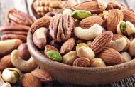 فوائد المكسرات للنساء.. صحة أفضل من القلب إلى الدماغ