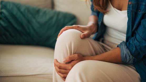 الخشونة تغزو مفاصل الشباب: الأسباب والتشخيص