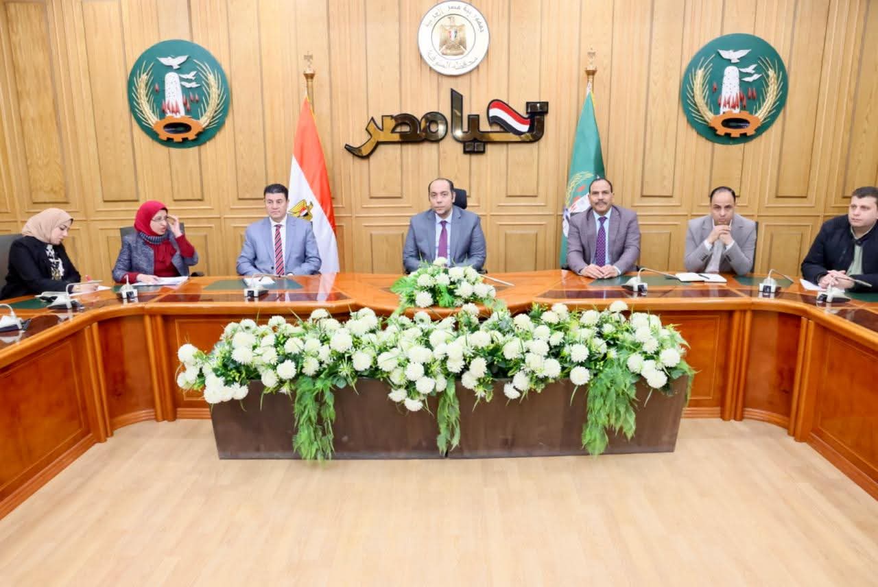 متابعة دقيقة لتنفيذ مشروع القرية المستدامة النموذجية بشبين الكوم