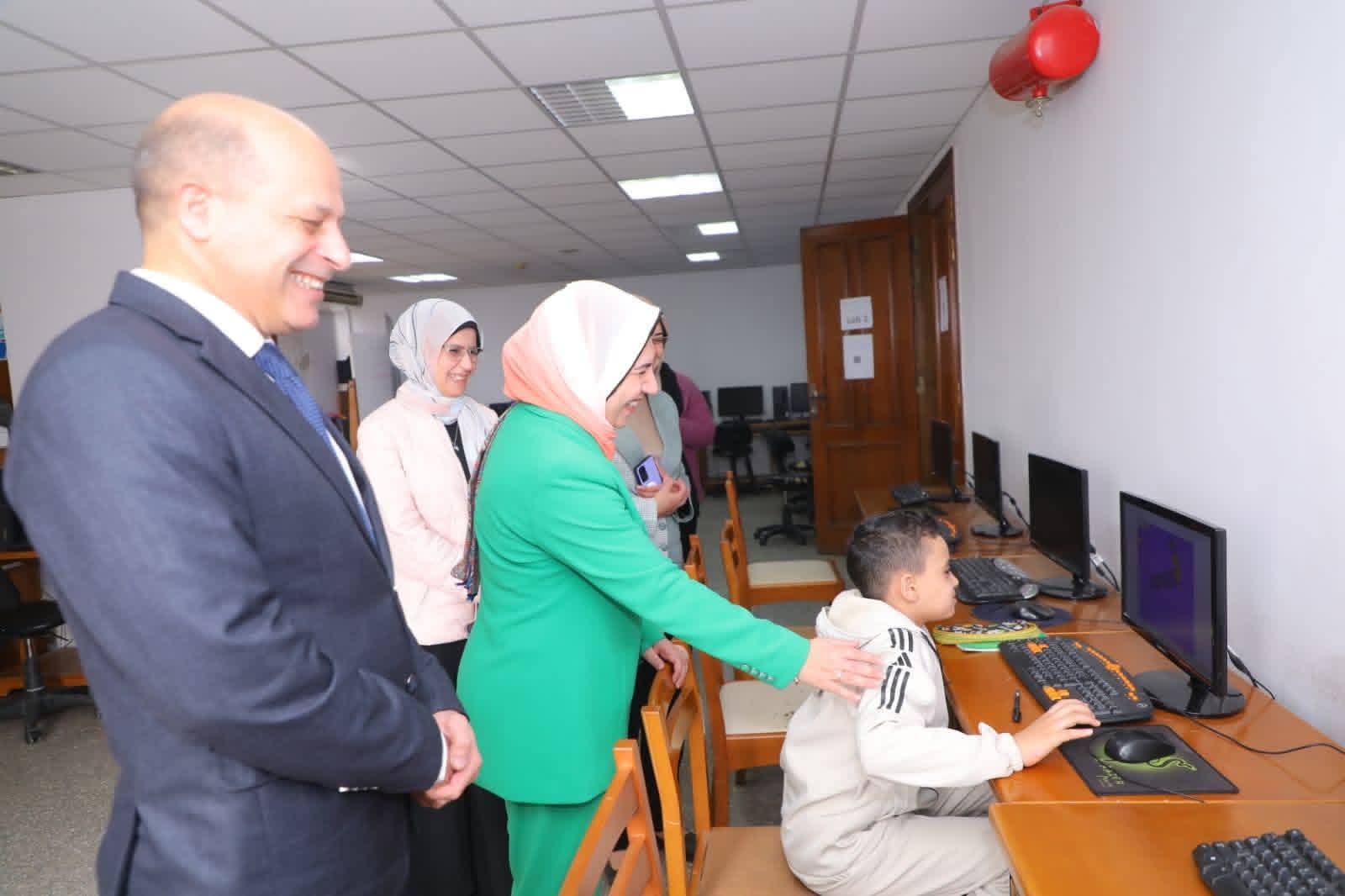 نائب محافظ دمياط تتابع ورشة البرمجة لتعزيز مهارات الطلاب الرقمية