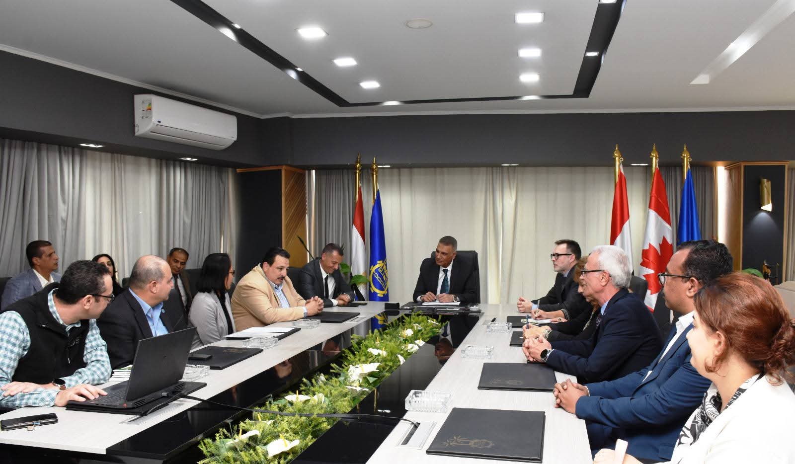 محافظ أسوان يتابع تنفيذ مشروع الزراعة الذكية مناخيًا بالتعاون مع الفاو