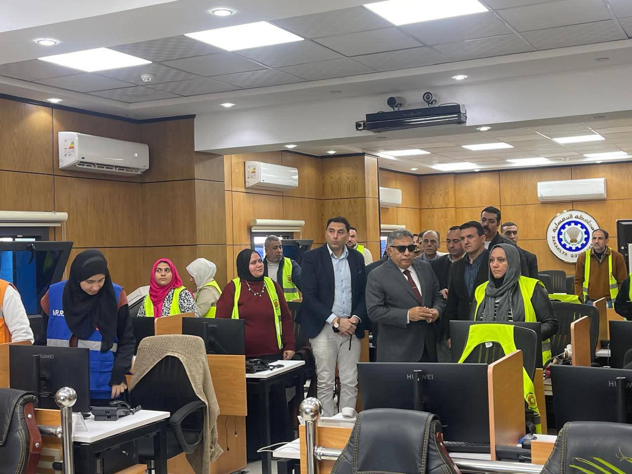 محافظ الدقهلية يتابع منظومة الطوارئ والمركز التكنولوجي ويشدد على تحسين الخدمات 