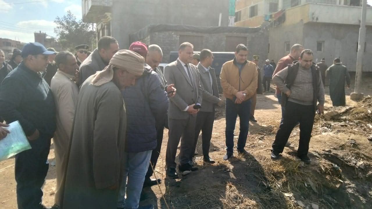 استجابة لمطالب الأهالي.. محافظ كفرالشيخ يوجه بتطهير وتكريك ترعة أباظة بقرية زبيدة البحرية