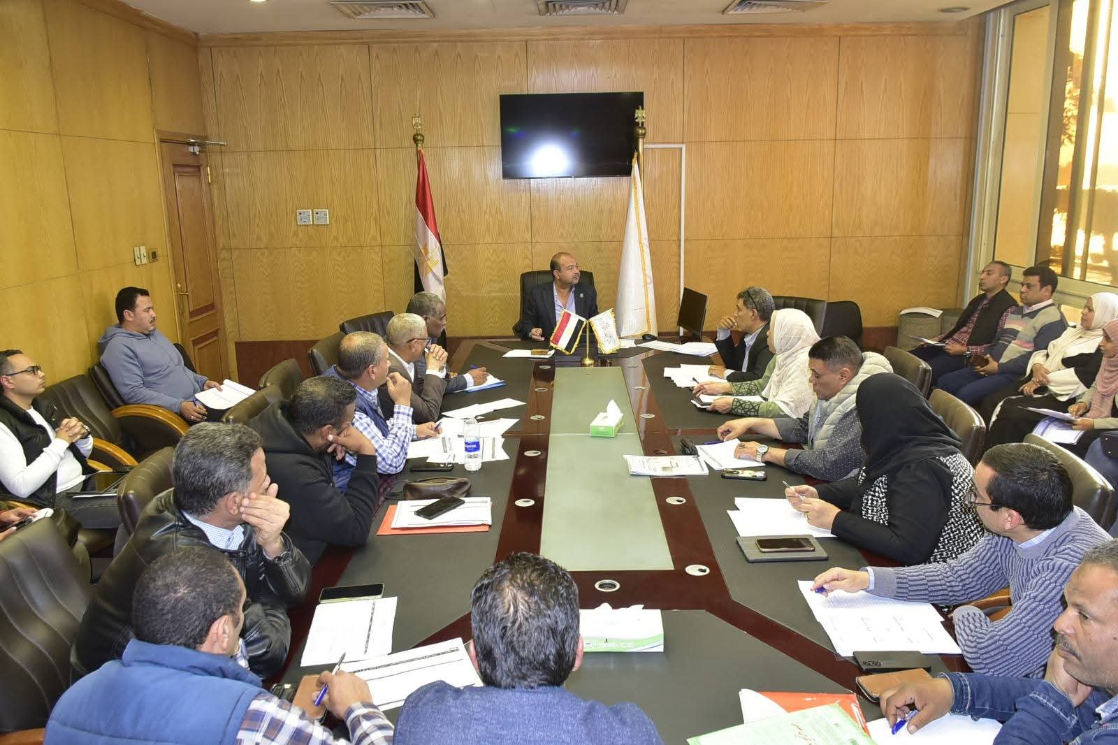 سكرتير عام الأقصر يوجّه بتسريع إنهاء ملفات التصالح وتقنين أوضاع المحال التجارية