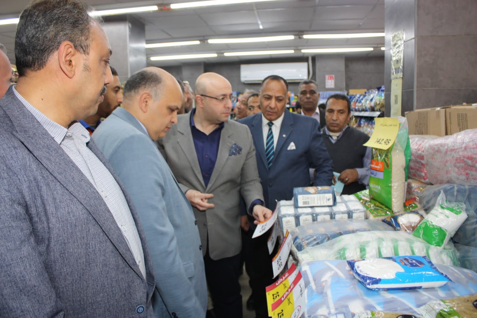محافظ بني سويف يفتتح معرض أهلًا رمضان بسمسطا لتخفيف الأعباء