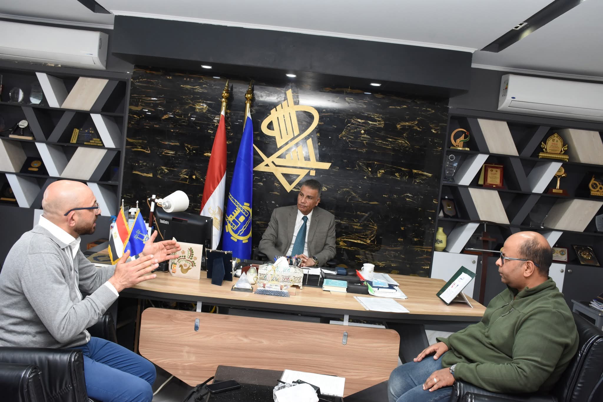 لدعم منظومة الطوارئ.. محافظ أسوان يبحث توفير لانشات إسعاف نهري لخدمة الأهالي والسائحين