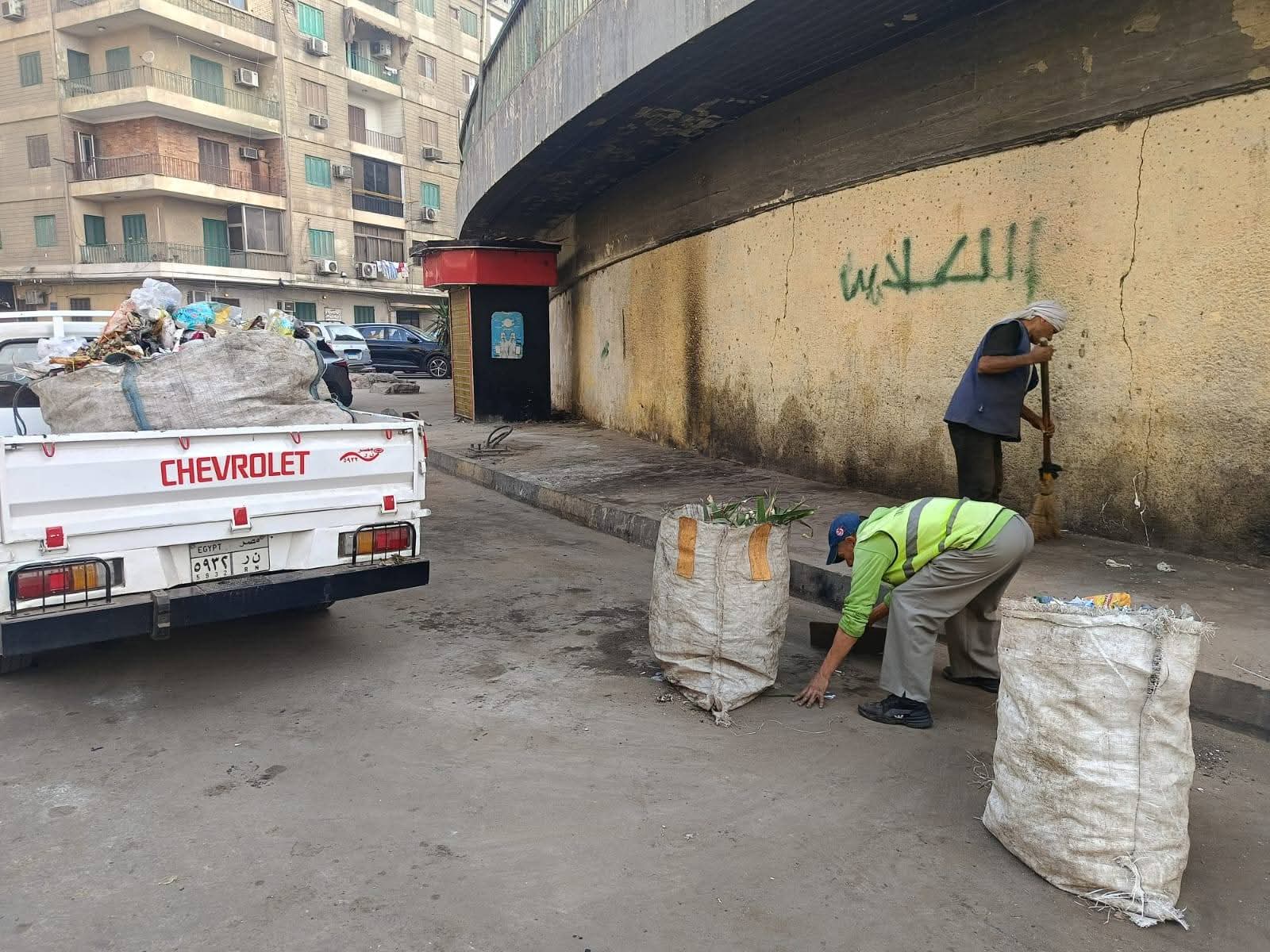 محافظ الجيزة يوجه برفع الحملات المكثفة للقضاء على بؤر تجمع الفريزة ورفع مخلفاتهم بالعجوزة