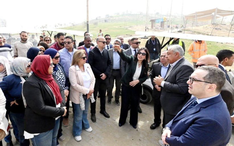 وزيرة الإسكان تشدد على أهمية الالتزام بتطبيق أعلى معايير الجودة بمشروع حدائق تلال الفسطاط 