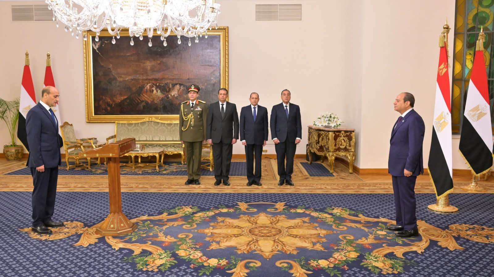 بخبرة أمنية طويلة.. اللواء محمد علوان يبدأ مهامه محافظًا لأسيوط