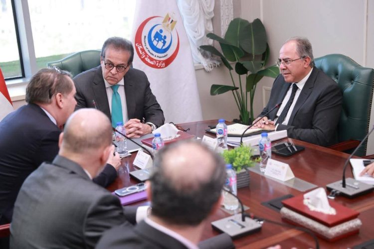 وزير الصحة يبحث مع «جنرال إلكتريك» توطين صناعة صبغات الأشعة داخل مصر