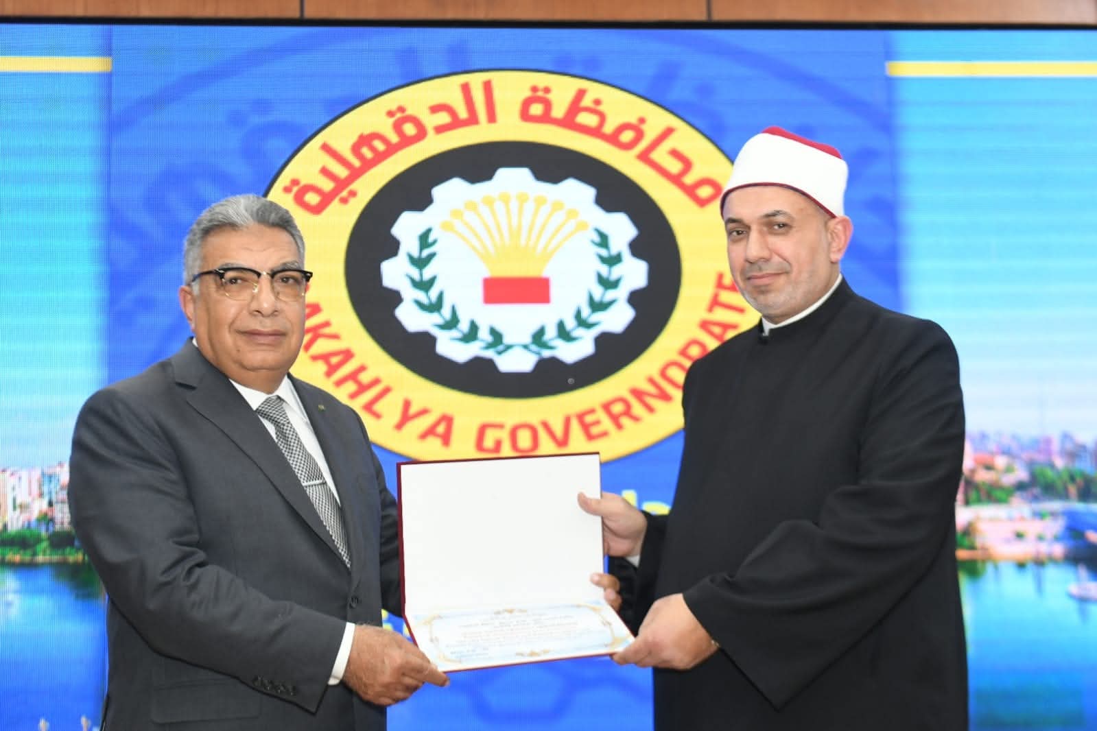 محافظ الدقهلية يكرم نخبة من الأئمة والقراء المتميزين