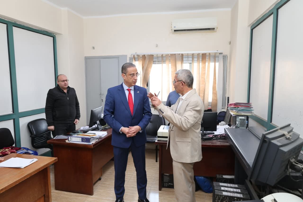 الأنصاري يتفقد إدارات الديوان العام ويؤكد تسريع العمل بمنظومة استرداد أراضي الدولة خلال رمضان