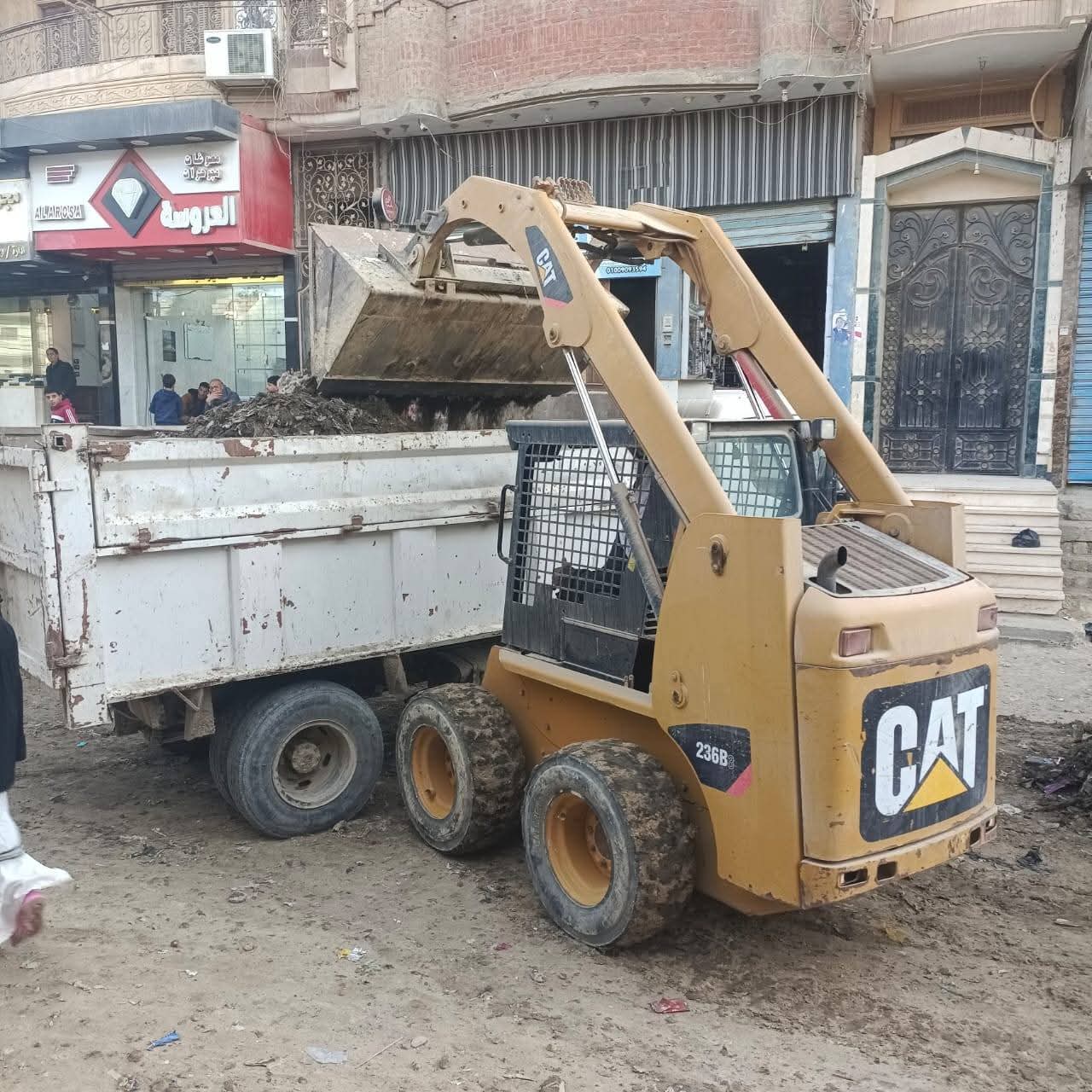 حملات مكثفة للنظافة ورفع الإشغالات بمركزي الفيوم وإطسا 