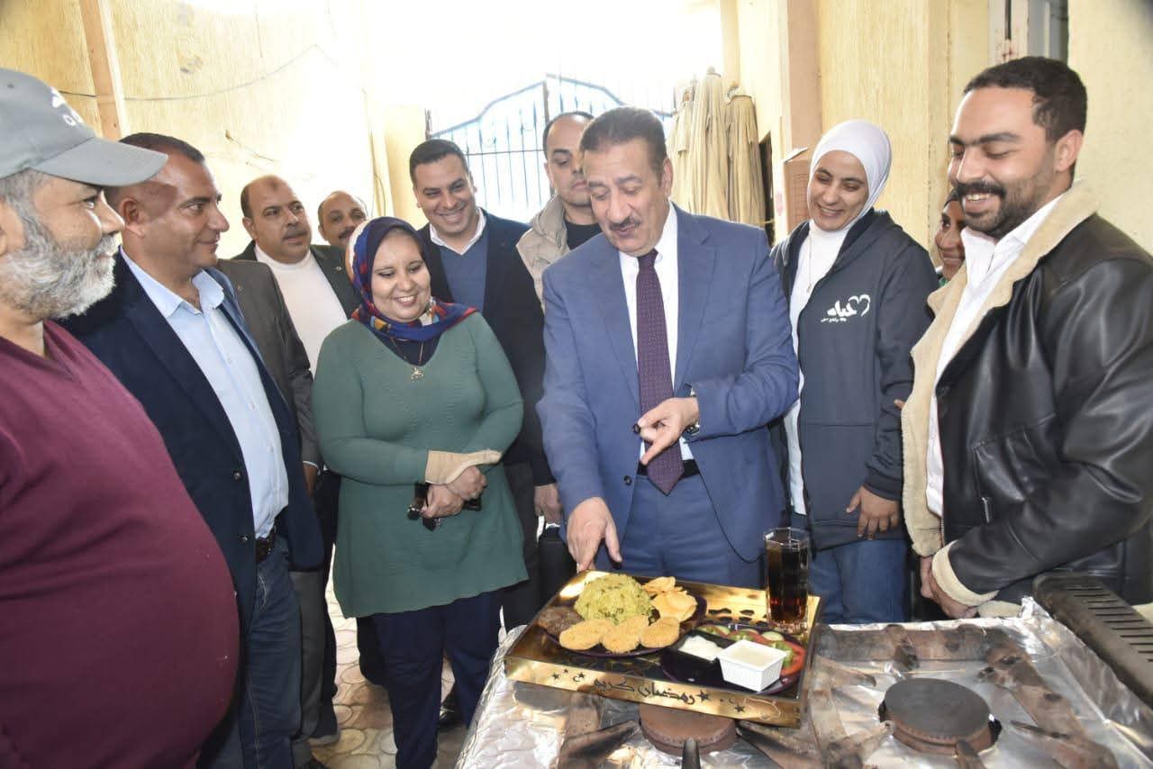 محافظ بورسعيد يطلق خطة تطوير نادي العاملين ويشدد على دعم الأسر المحتاجة