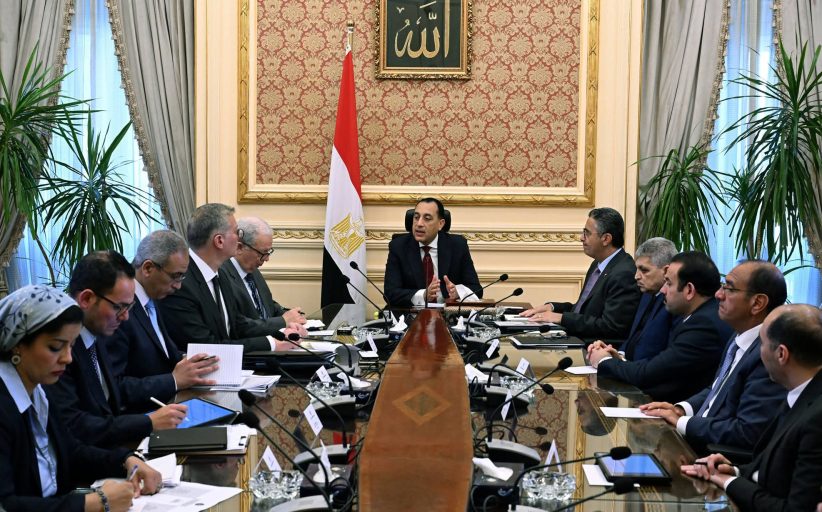 رئيس الوزراء يتابع موقف توافر مختلف السلع الاستراتيجية