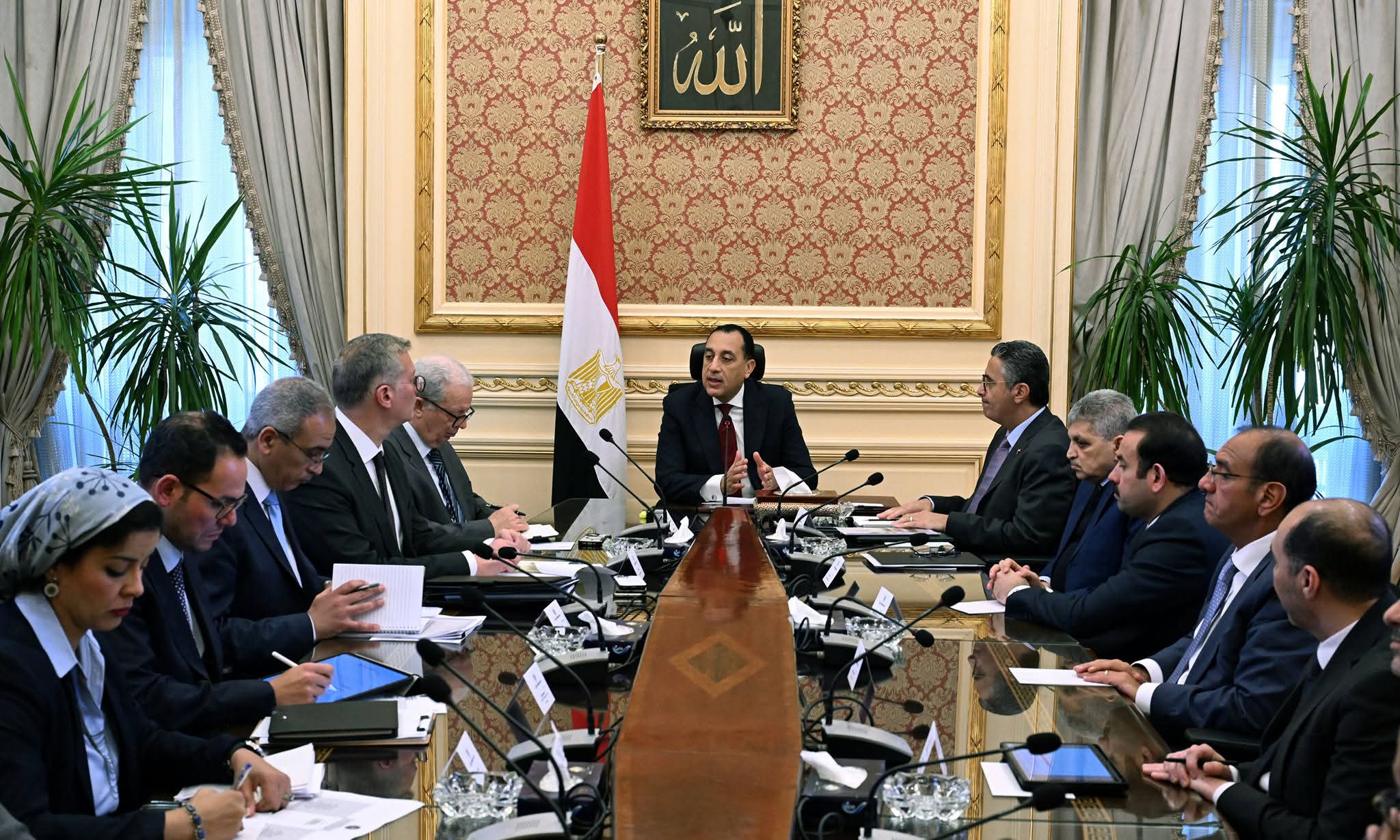 رئيس الوزراء يتابع موقف توافر مختلف السلع الاستراتيجية