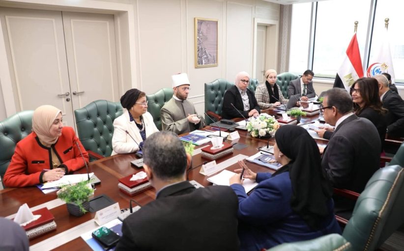 وزير الصحة يبحث مع وزيري الأوقاف والثقافة توحيد الخطاب التوعوي في مواجهة القضية السكانية
