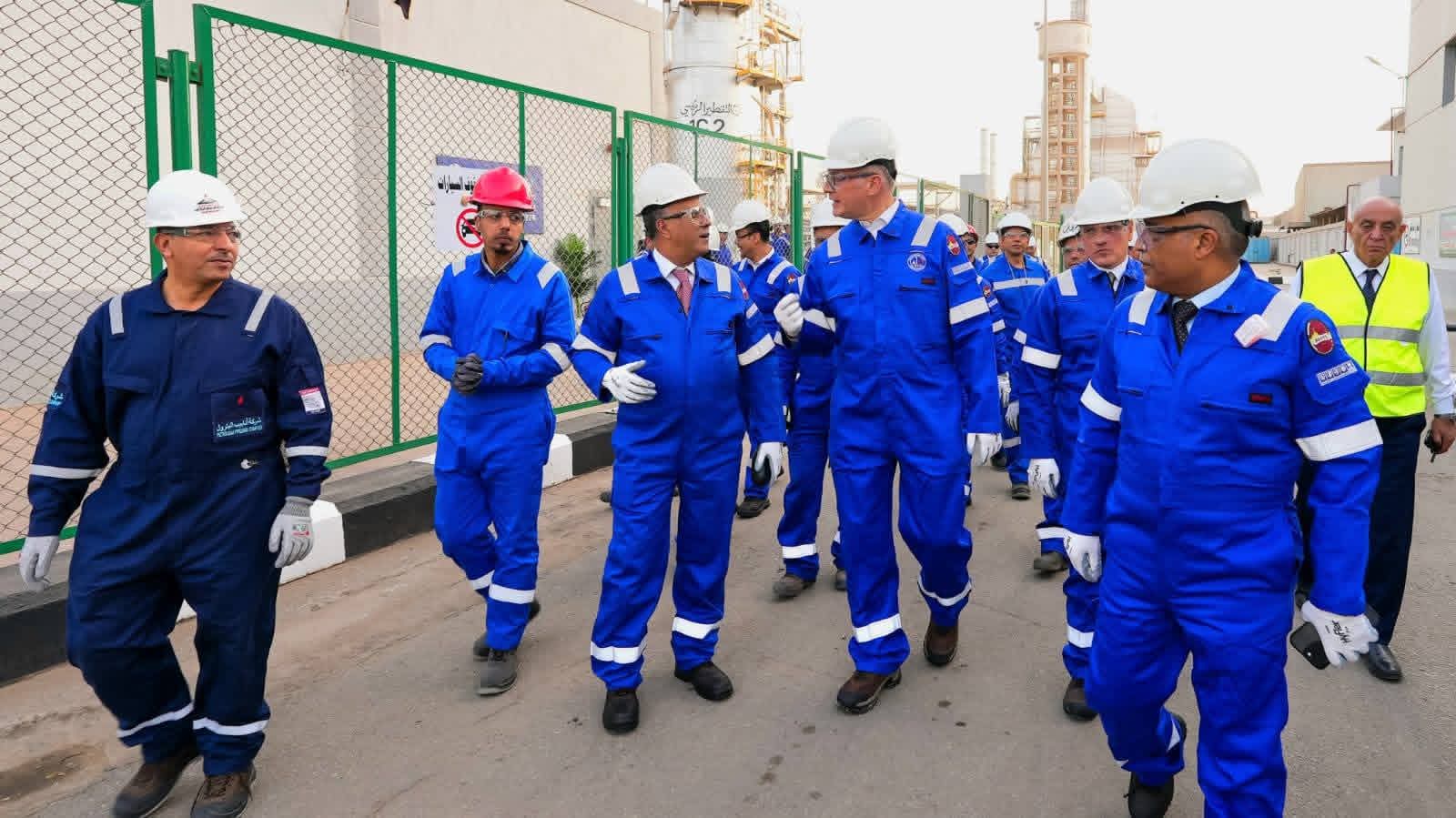 وزير البترول يتفقد الوحدات الإنتاجية لشركة القاهرة لتكرير البترول ويجري حوارًا مع العاملين