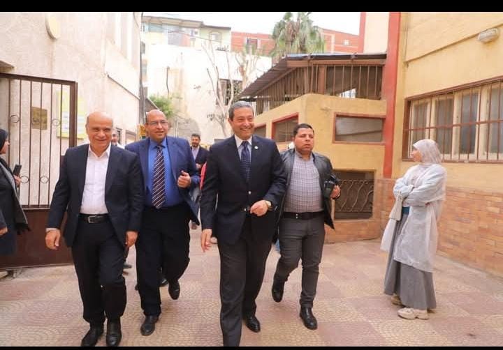 محافظ دمياط يطلق خطة علمية لتعقيم الكلاب الضالة وإنشاء مركز رعاية متكامل