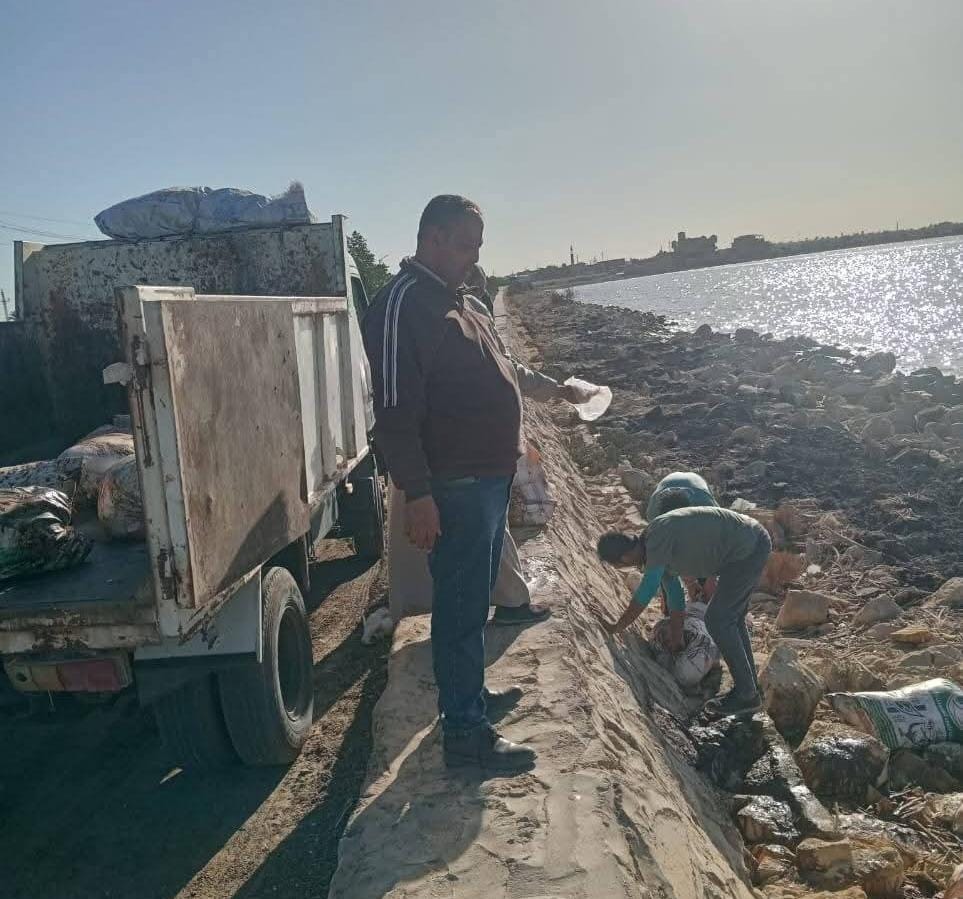 محافظ الفيوم يوجه بتكثيف حملات النظافة وصيانة الطرق والإنارة في سنورس