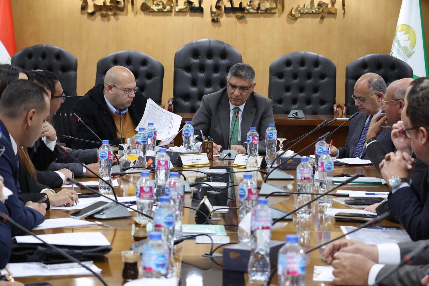 محافظ الجيزة يلتقي نواب وشيوخ دوائر الجنوب لمناقشة خطط العمل واحتياجات المواطنين