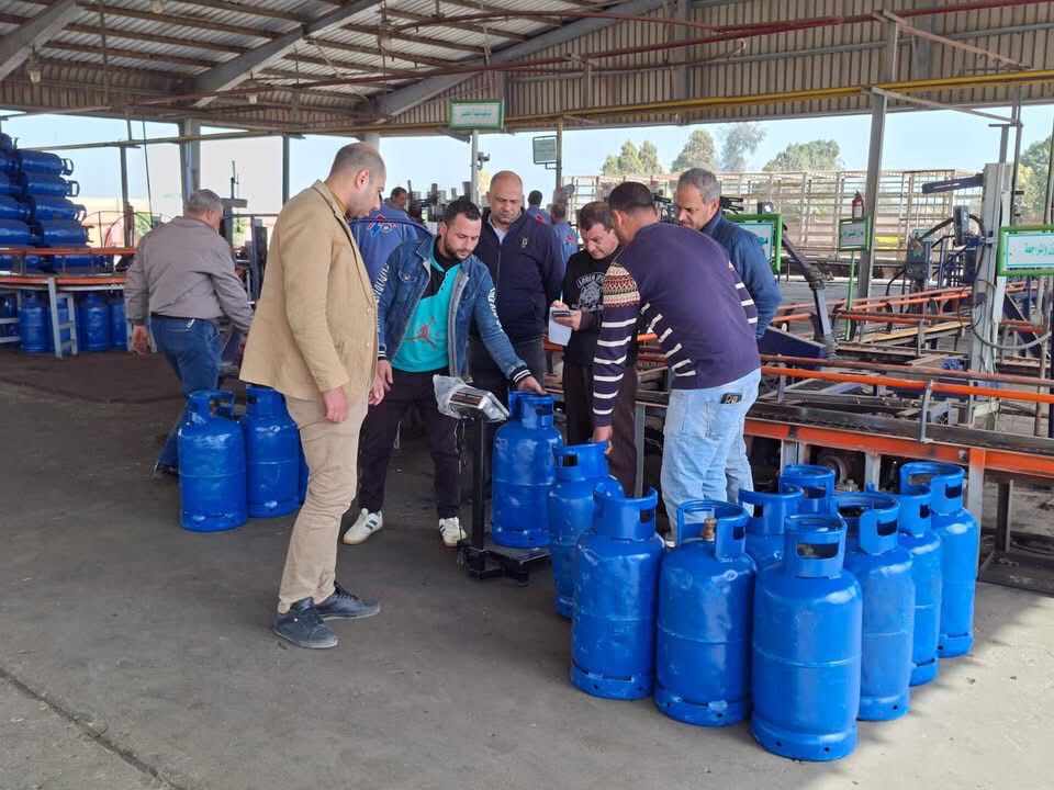 محافظ الغربية يتحرك فورًا ويقود حملة رقابية مكبرة على أسطوانات الغاز بالمحلة