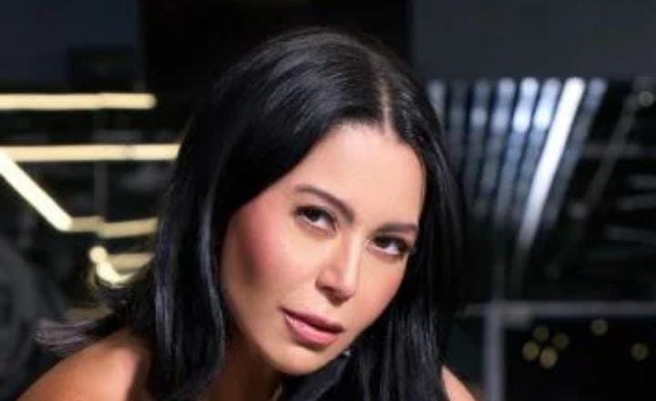 لقاء الخميسي ترد على شائعات انفصالها عن محمد عبد المنصف وتحسم الجدل