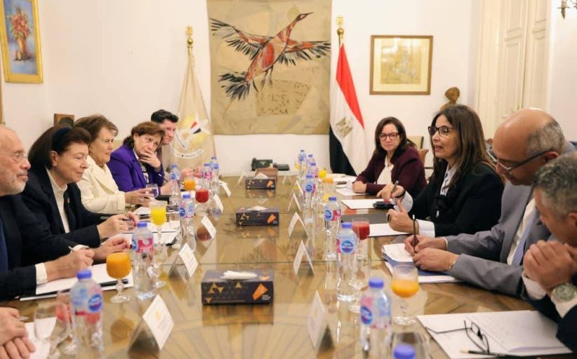 وزيرة الثقافة تبحث مع نظيرتها اليونانية تعزيز التعاون الثقافي المشترك بين مصر واليونان