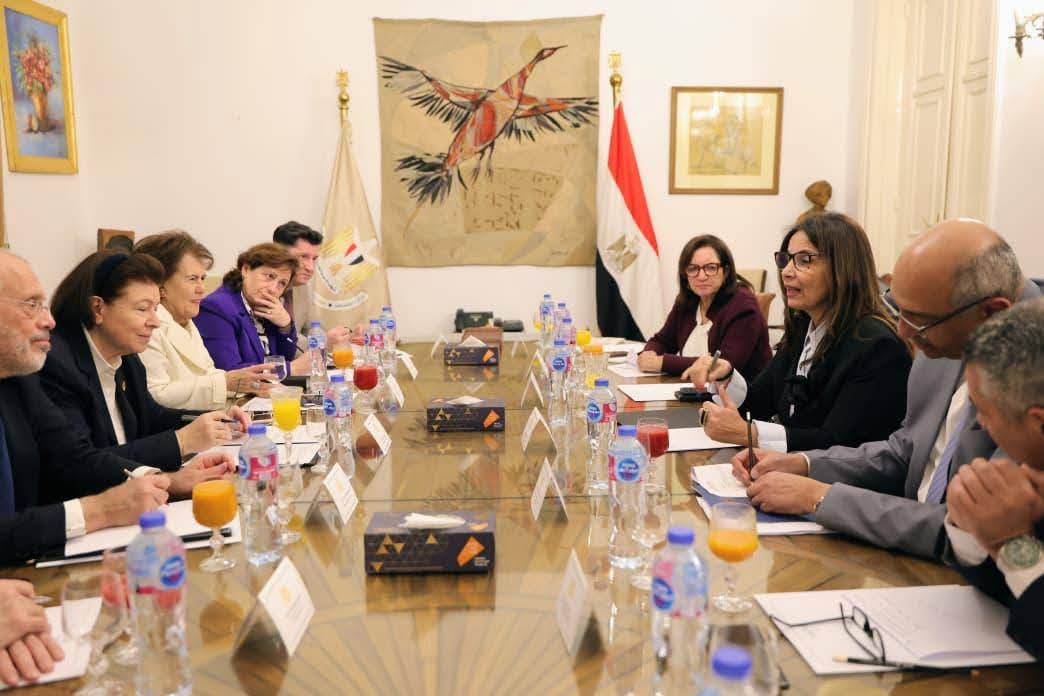 وزيرة الثقافة تبحث مع نظيرتها اليونانية تعزيز التعاون الثقافي المشترك بين مصر واليونان