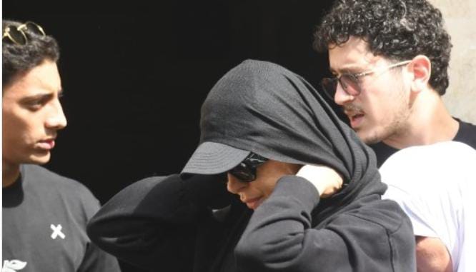 ريم مصطفى تتلقى واجب العزاء في والدتها بمسجد المشير طنطاوي