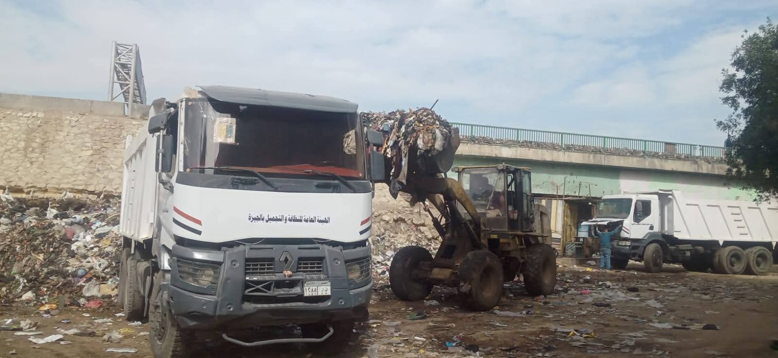 محافظة الجيزة ترفع أكثر من ألف طن مخلفات من أنفاق العشاروة والريس