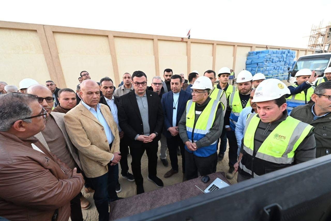 وزير الإسكان يتابع مشروعات الشيخ زايد ويشدد على الالتزام بالجداول الزمنية