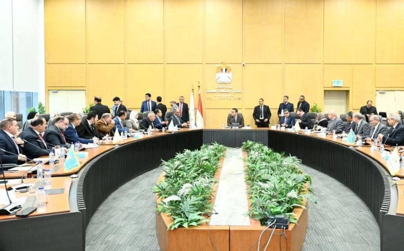 وزير الإسكان يعقد لقاءً موسعًا مع نواب البرلمان