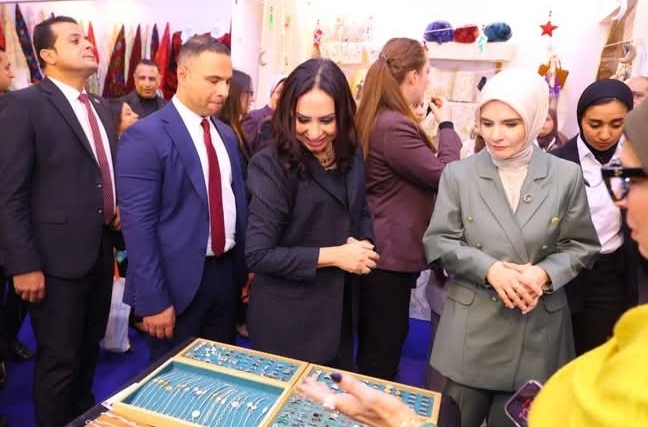 وزيرة التضامن ونظيرتها التركية تشيدان بالحرف اليدوية في معرض
