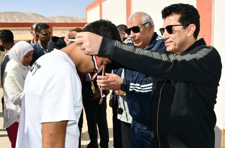 وزير الشباب يشهد ختام أول بطولة للرماية بالوادي الجديد ويشيد بدعم الرياضة