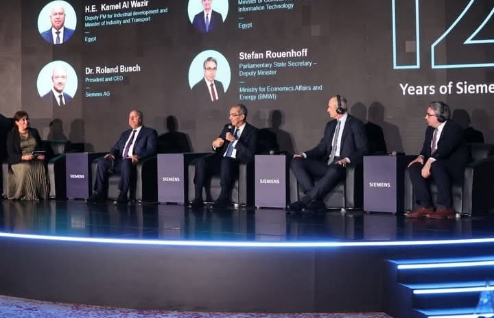 وزير الاتصالات: مصر الرقمية تركز على تبسيط الخدمات وتدريب كوادر للتحول الرقمي بمشاركة سيمنس