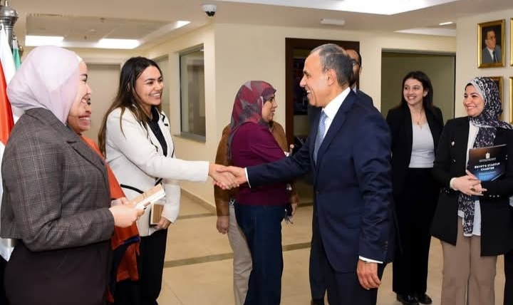 وزير الخارجية يتفقد قطاع التعاون الدولي ويؤكد تكامل الدبلوماسية السياسية والتنموية