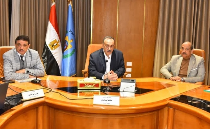 محافظ أسيوط يتابع مشروعات 