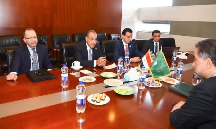 مصر تبحث تعزيز التعاون مع مفوضية الاتحاد الأفريقي على هامش القمة الأفريقية